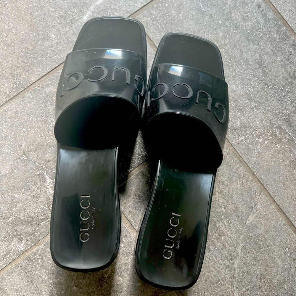 Gucci Women's rubber slide sandal